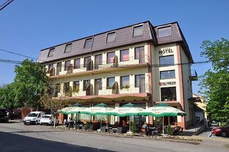 Hotel Coliseum 칼라파트 외부 사진