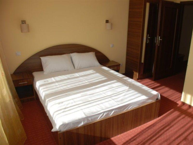 Hotel Coliseum 칼라파트 외부 사진