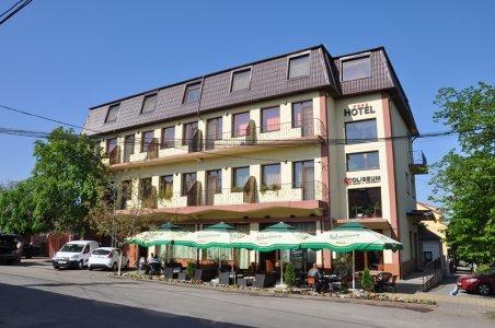 Hotel Coliseum 칼라파트 외부 사진