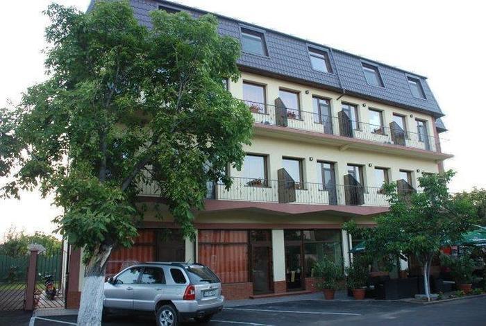 Hotel Coliseum 칼라파트 외부 사진