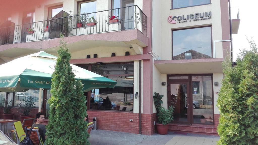 Hotel Coliseum 칼라파트 외부 사진